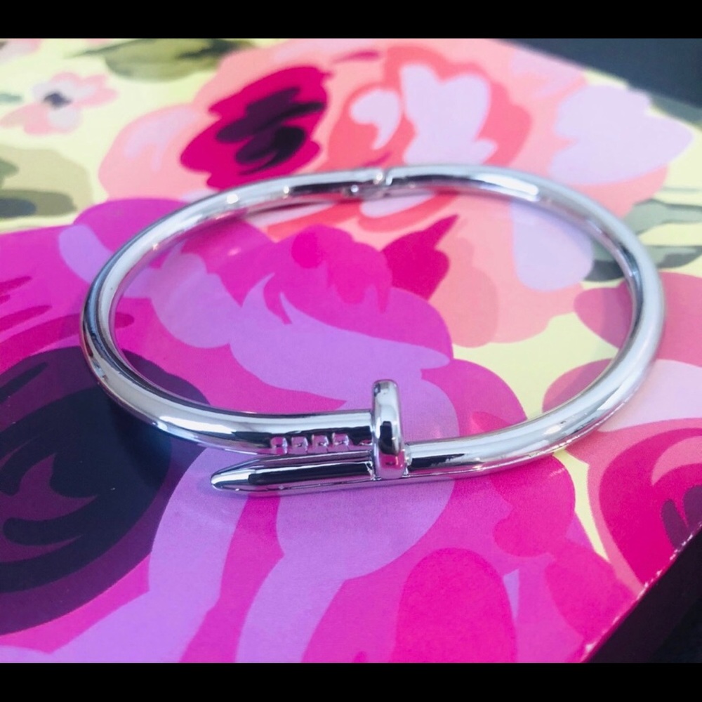 ❌FINAL PRICE DROP 2LEFT Nail wrap around bracelet❌